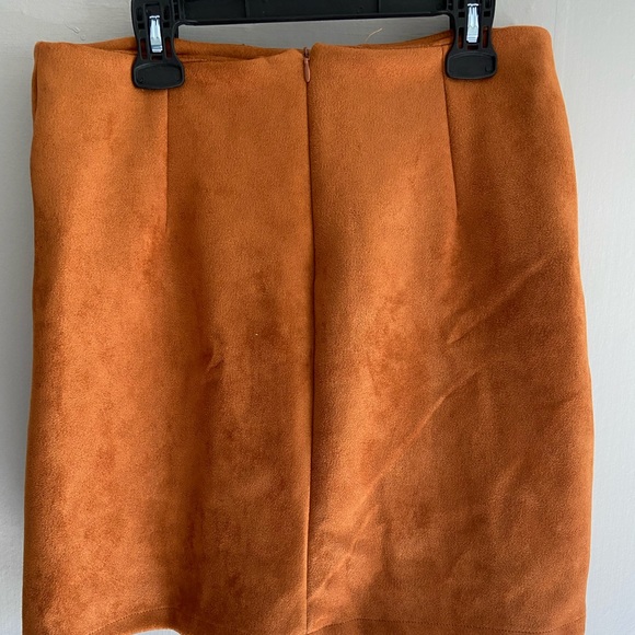 Faux suede lace up mini skirt - Picture 3 of 6